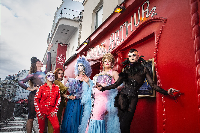 La troupe Madame Arthur : un voyage au coeur du cabaret parisien